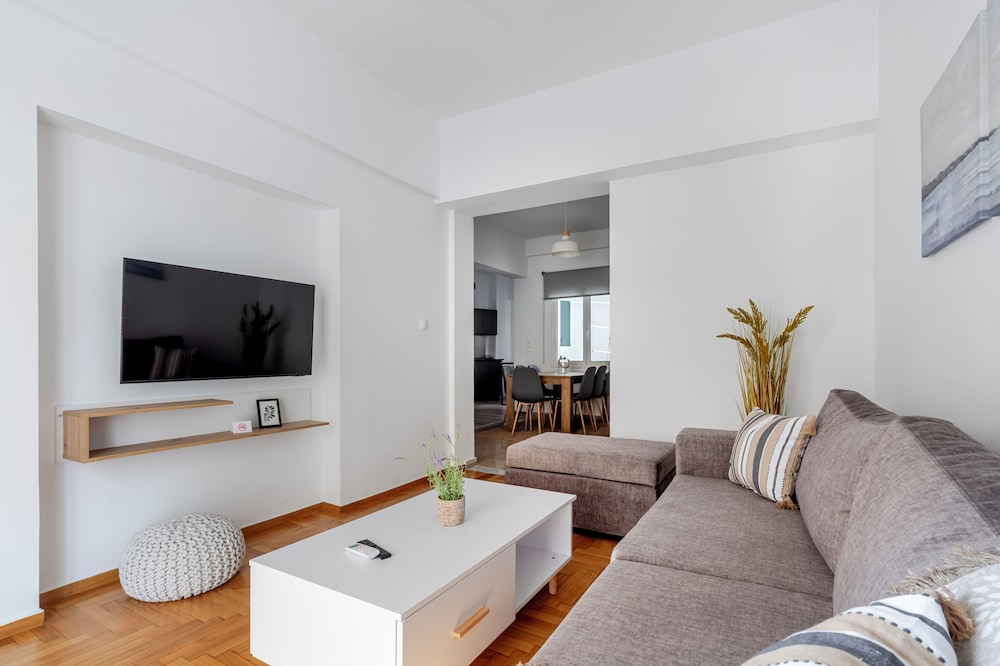 Arco - 2-BR Apt in the Heart of Athens