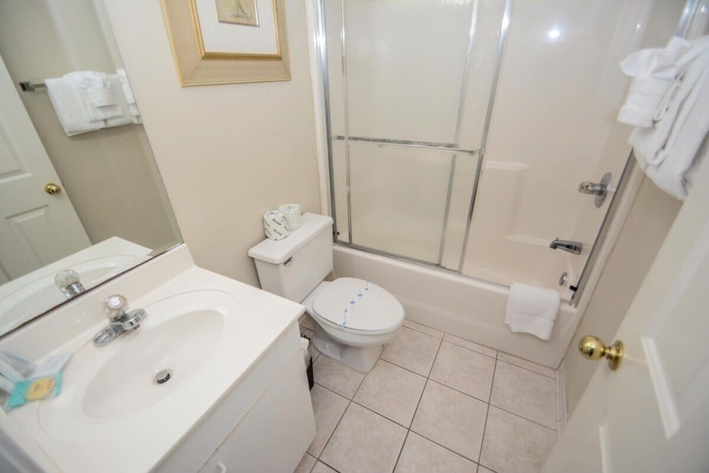 Canterbury Court 6 E 3 Bedroom Apts