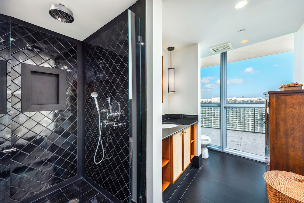 Luxury Vacation Rentals at The Setai by LRMB