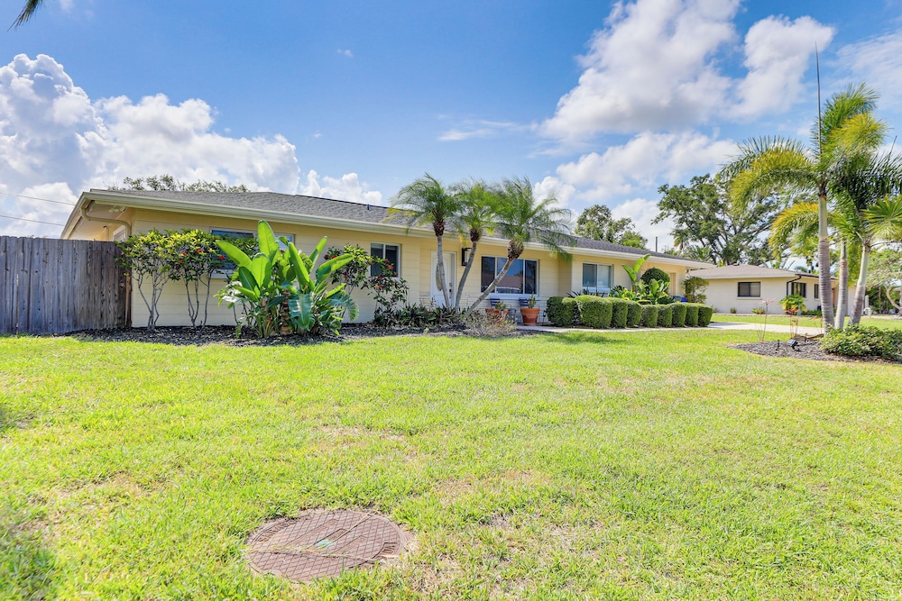Poolside Oasis 6 Mi to Beaches: Sarasota Hideaway!