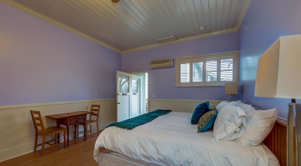 Ashland Vacations - Carlisle Garden Suites - Property Image 6