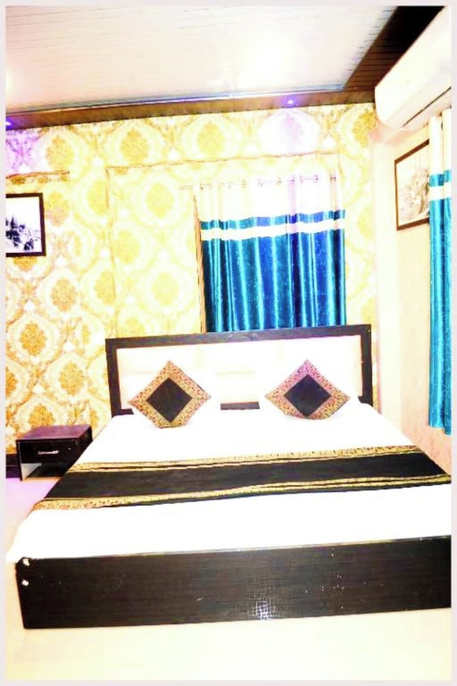 Hotel HR Kashi Viswanath Temple