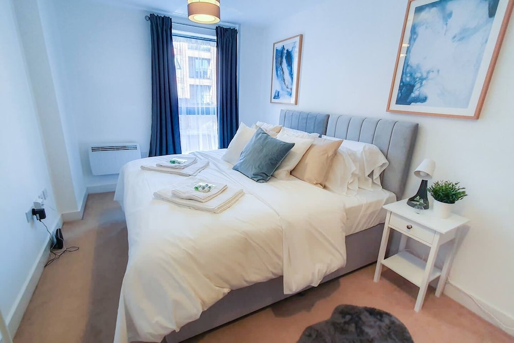 Lovely Flat in Kiln Close With Free Parking