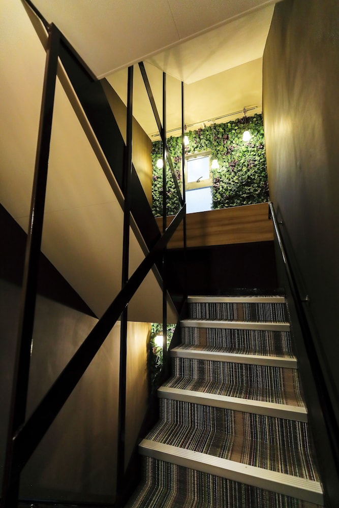 Guest House Kobe Nadeshikoya - Hostel