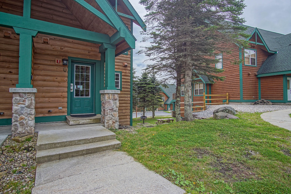 Camp 4 # 11: 3 Bedrooms + Bonus Sleeping Den, 3.5 Baths: Slope Side