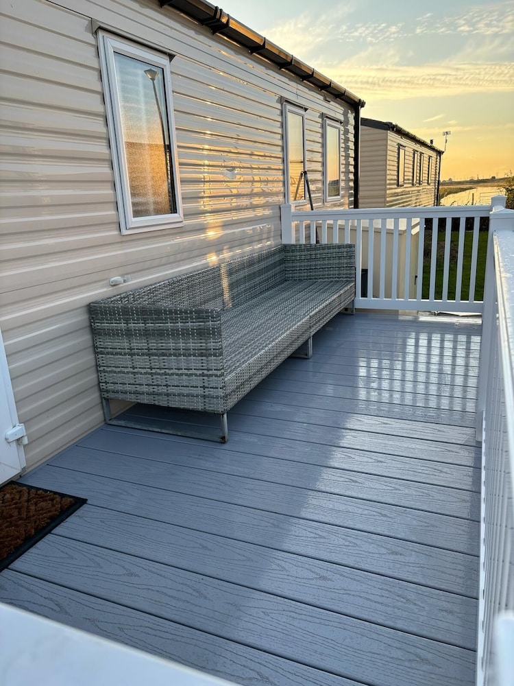 3 bed Stunning Caravan Situated nr Whitstable