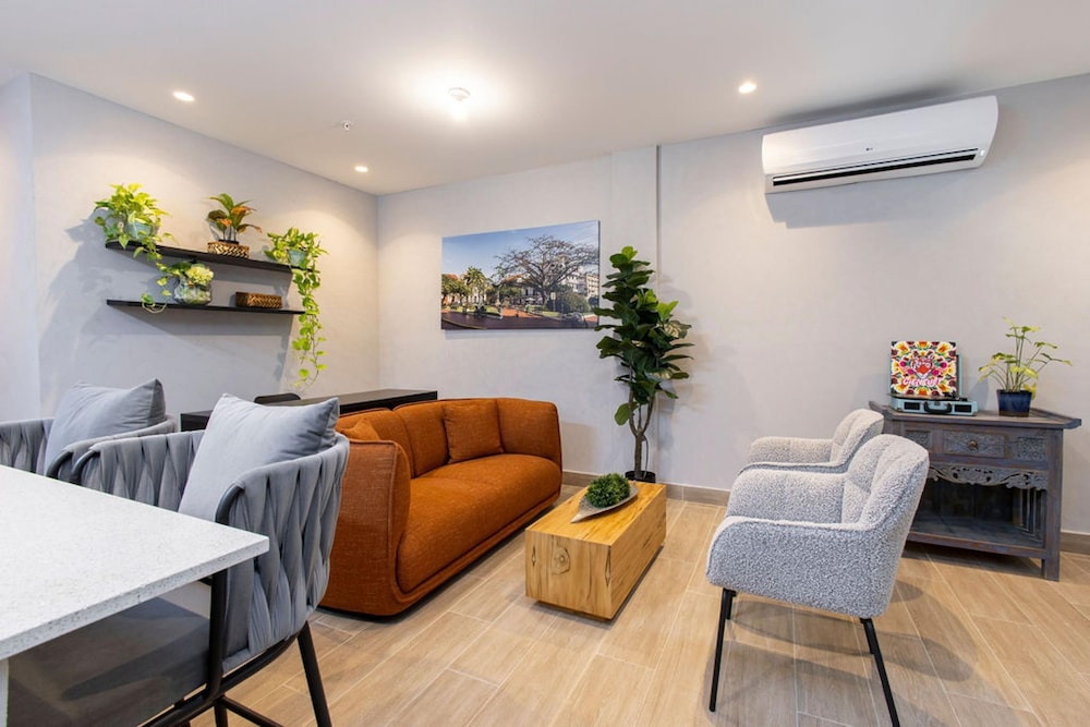 The Regal Condo by Acomodo Casco Viejo