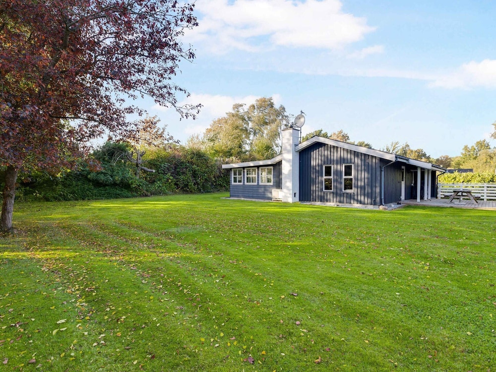 5 Star Holiday Home in Humble