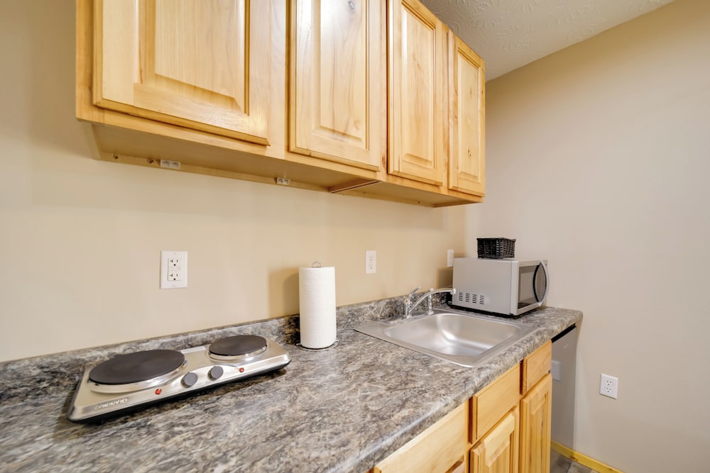 Cozy Cabin in the Smokies - Great for Couples! view 2