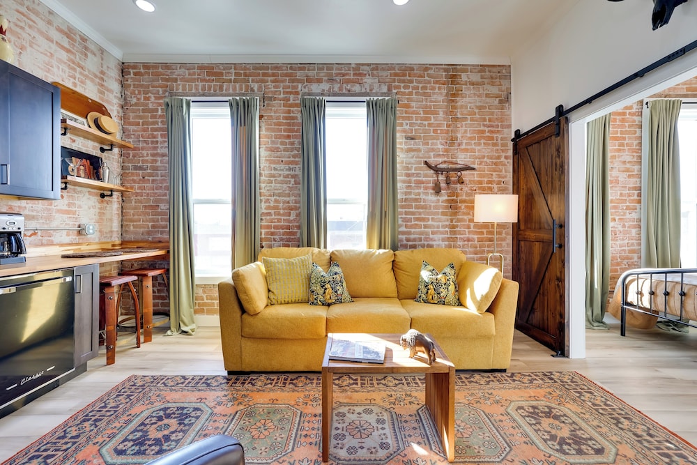Walk to Shops & Eats: Charming Dtwn Emmett Apt!