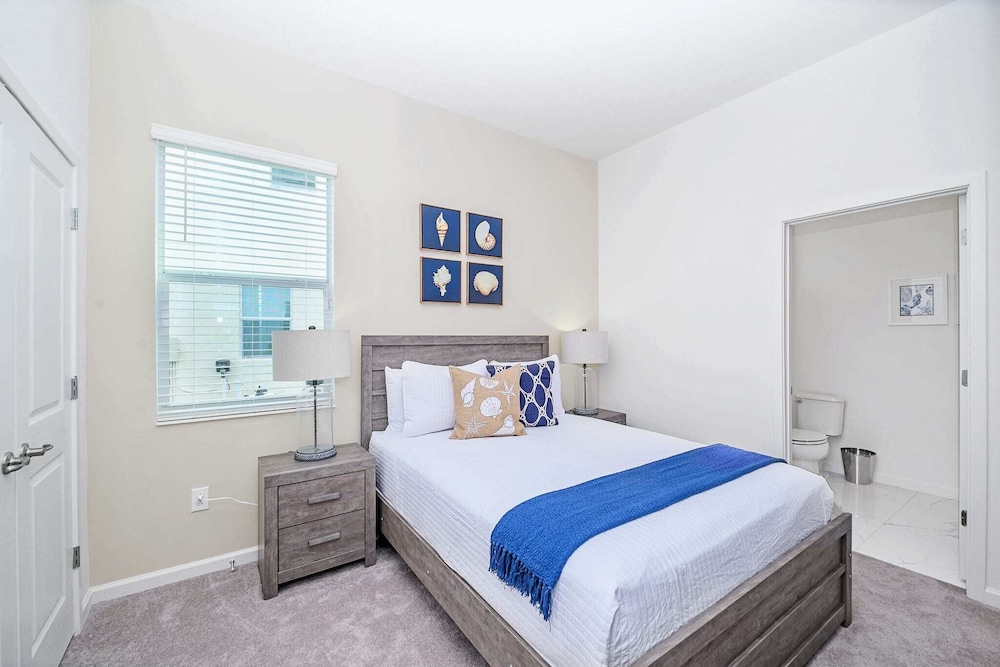 Upstay Luxury Resort Home w Pool & Patiosleeps 26