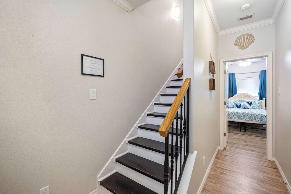 Coastal Townhouse TX Retreat!