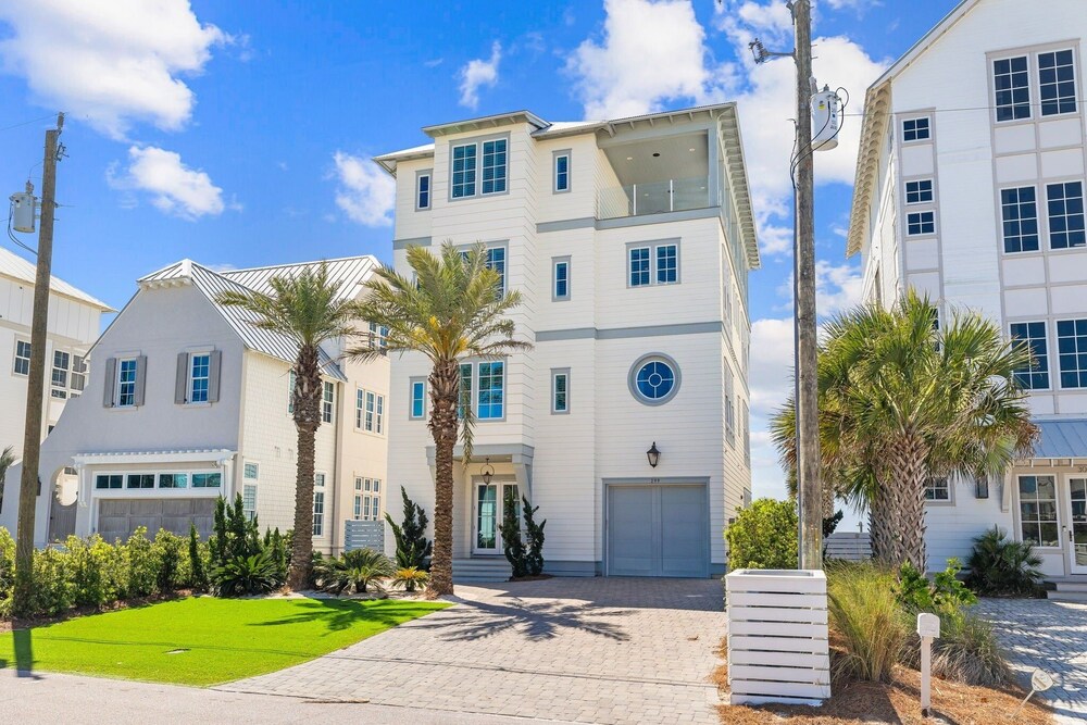 Gulf Front Luxurious Home With Private Pool And Beach Access 6 Bedroom Home by RedAwning view 3