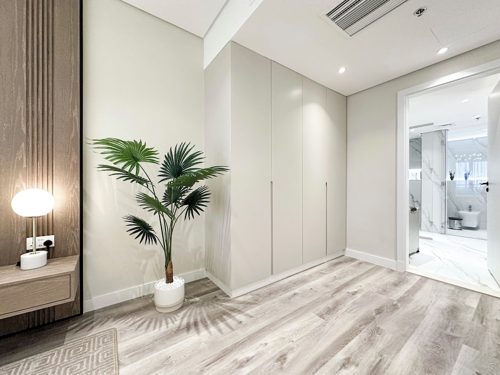 Resort Apartments - Royal Amwaj North