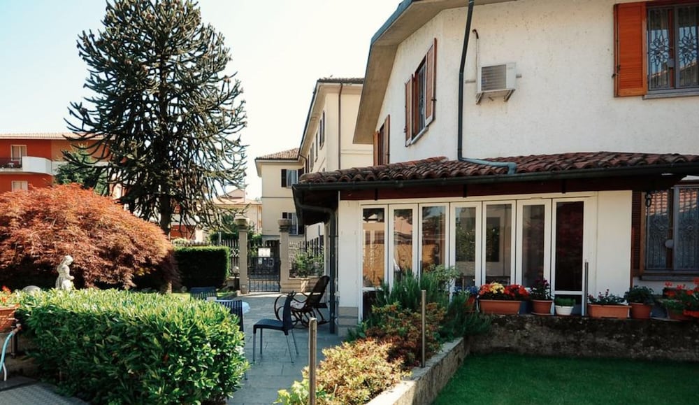 Villa Marisa bed breakfast and books