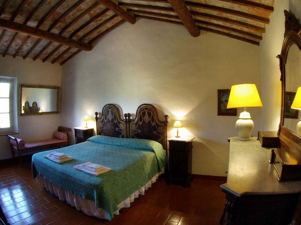 Fattoria Santa Vittoria Apartment Pagliericcio view 4