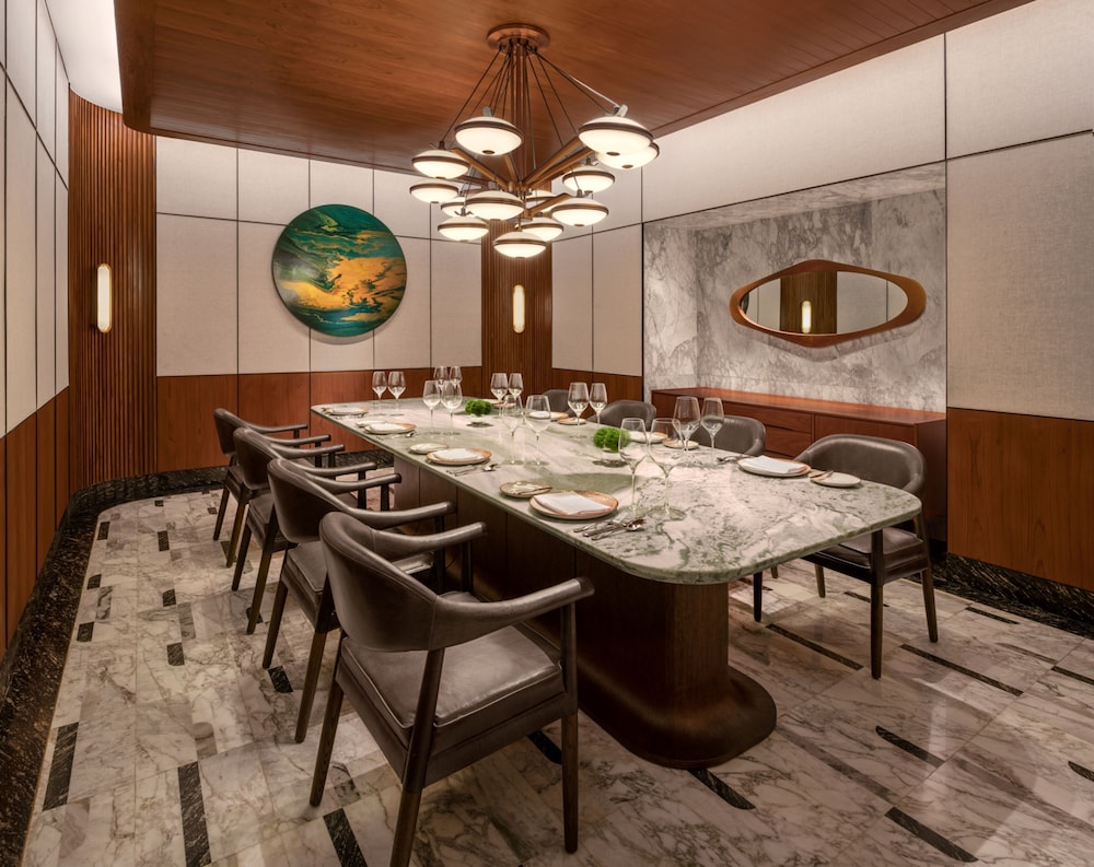 Hilton Saigon 42