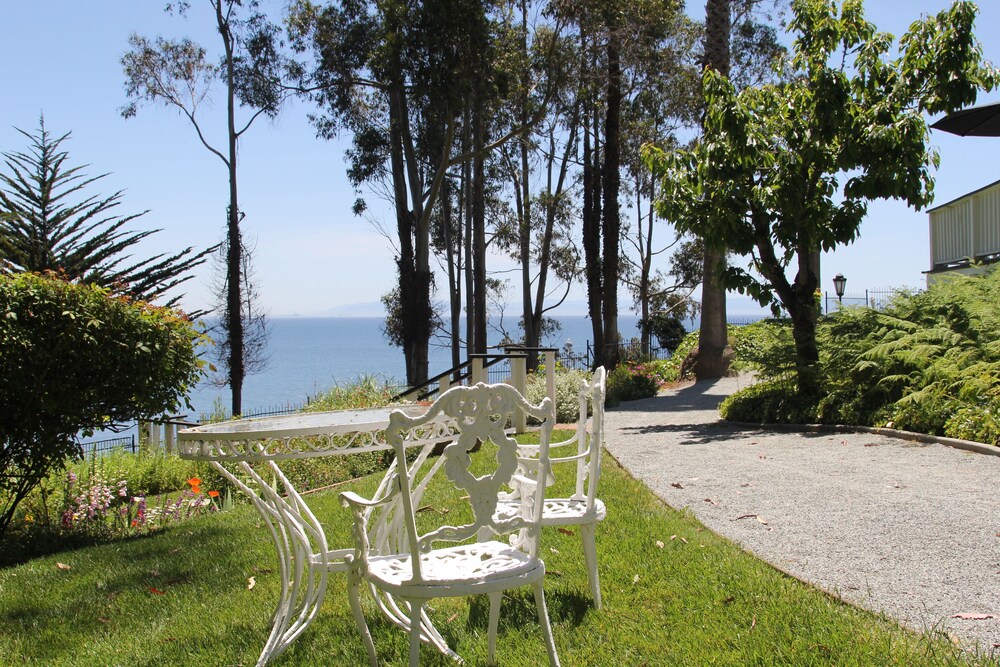 Monarch Cove Inn