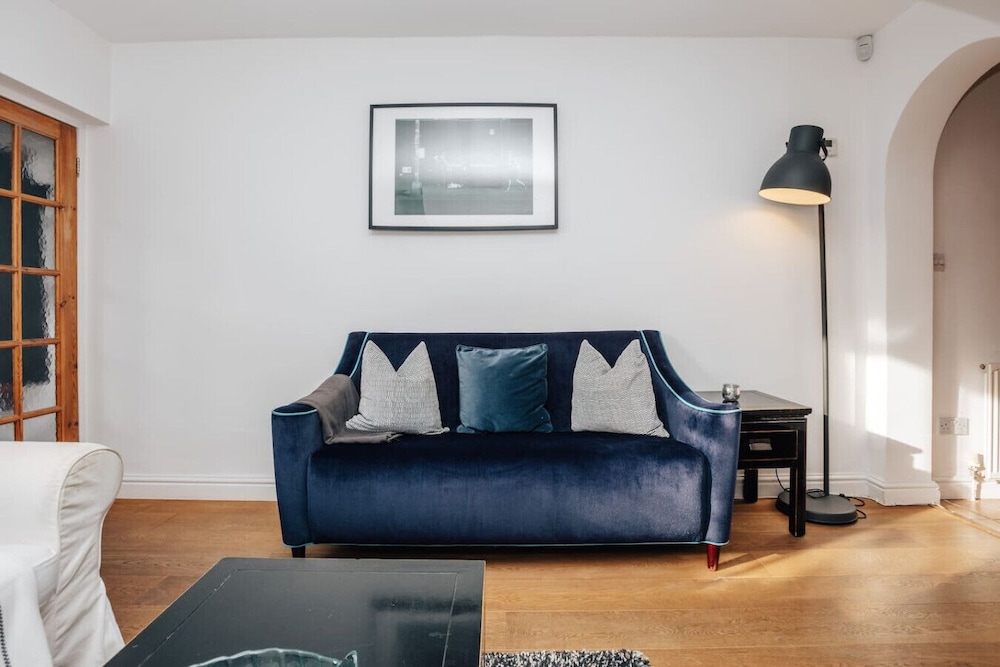 Rose Cottage - Central Henley - From 140 Per Night