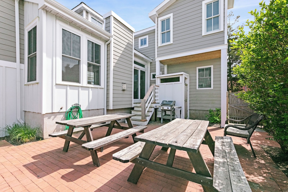 Walk to Sand & Fantasy Island: Beach Haven Getaway
