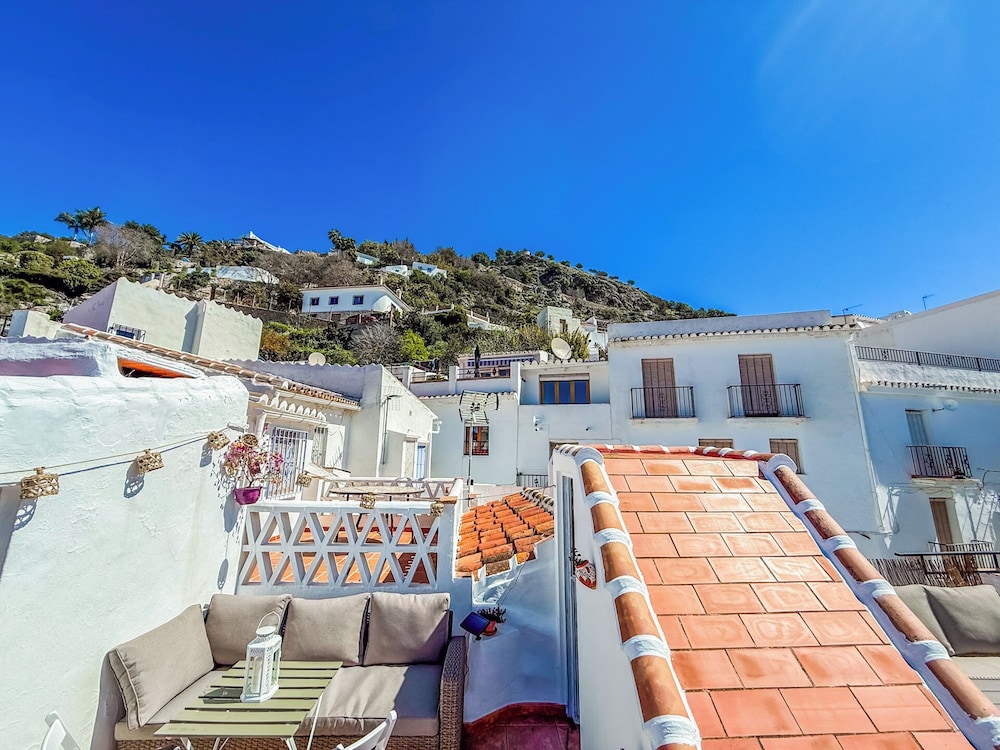 Two bed House With Roof Terrace in the Beautiful Village of Frigiliana