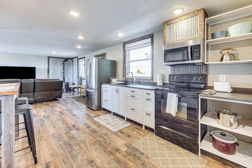 Rustic Cabin in Peyton Near Hiking Trails!