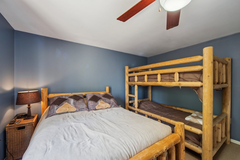 Hawkeye 21e - Spacious Townhome For Families 2 Bedroom Townhouse by The Summit at Gore Mountain