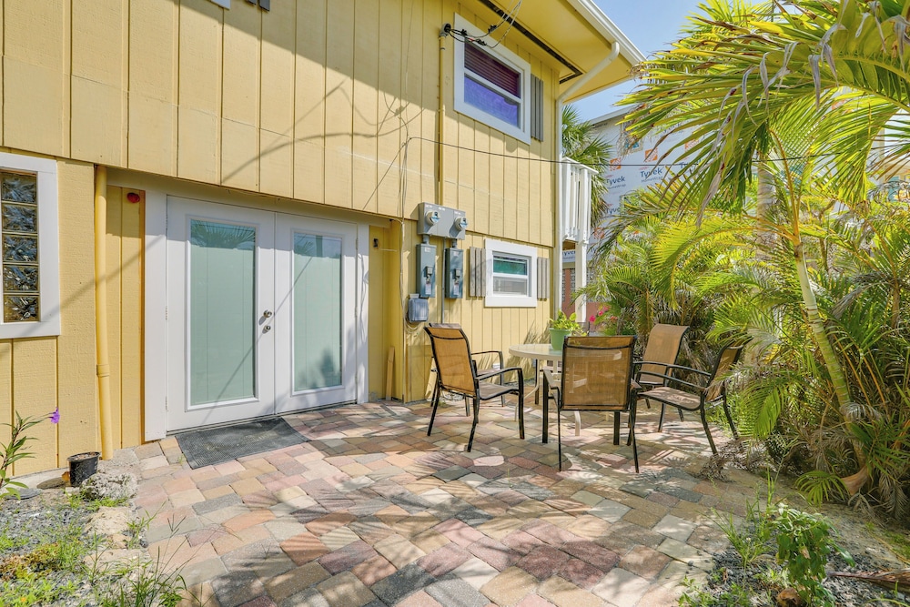 Walk to Beach: Fort Meyers Home w/ Patio!