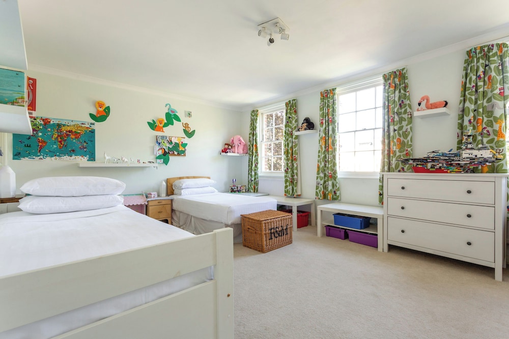 Somerset Square by Onefinestay