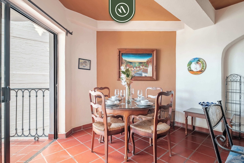 Amazing 1 BR Condo - Partial Oceanview - Pool