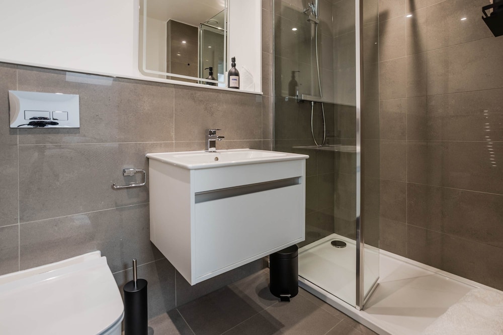 The Hidden Suite - 4BR Townhome Roof Top