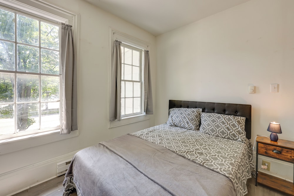 8 Mi to Keuka Lake: Walkable Apartment in Bath