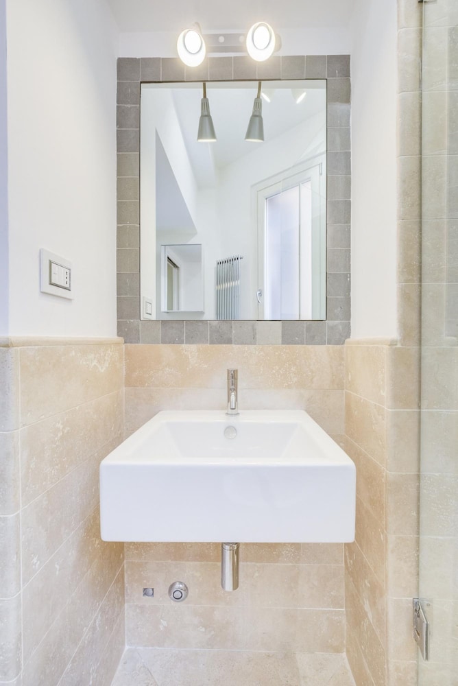 Gonfalone Residence Viola