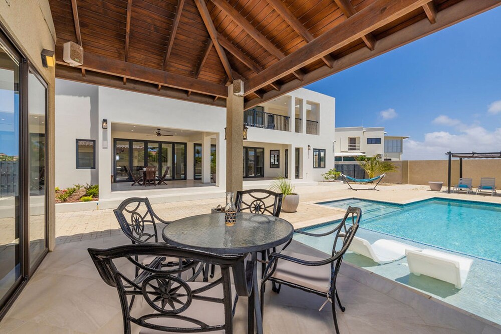 NEW Walk 2 Beach - 5BR Bonusroom w Pool Office