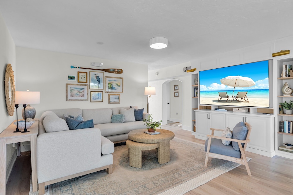 New Listing! Reel Joy Waterfront Luxe With Pool And Private Dock 4 Bedroom Home