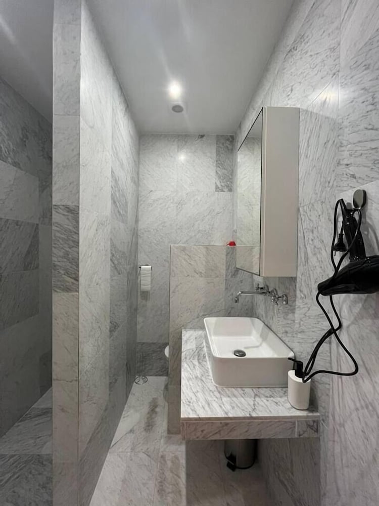 Huswell Artsy Family Apartment in City Center