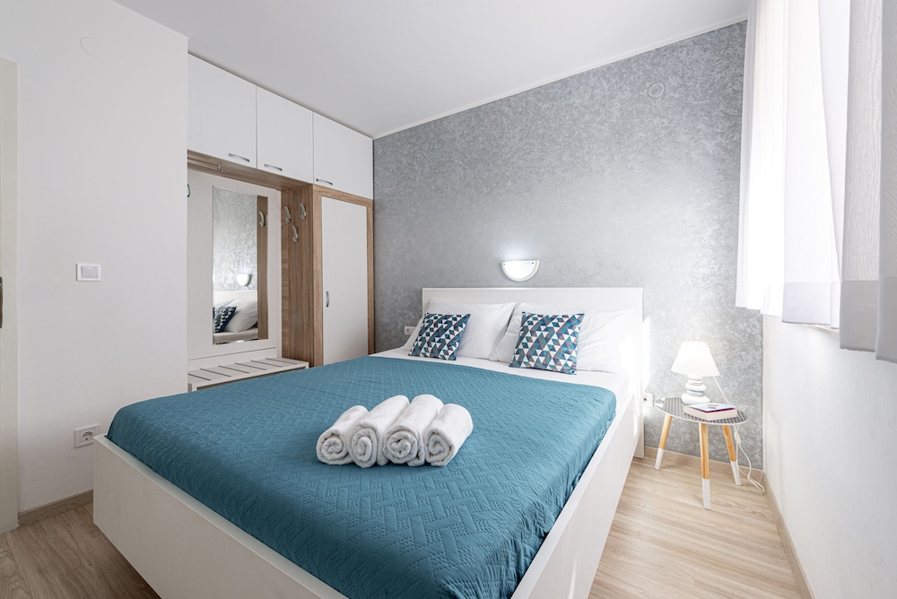 Cina Apartments