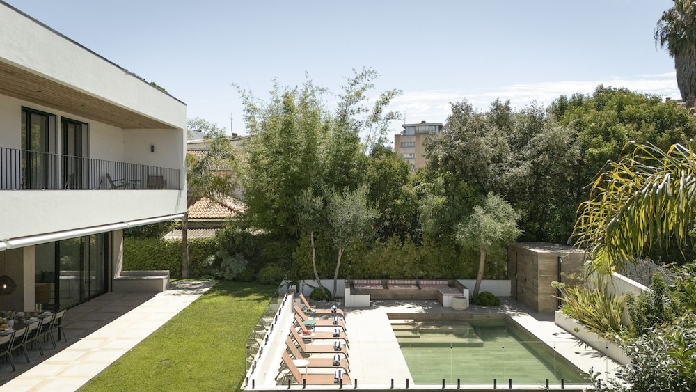 Cascais Contemporary Villa by Cadenzalux