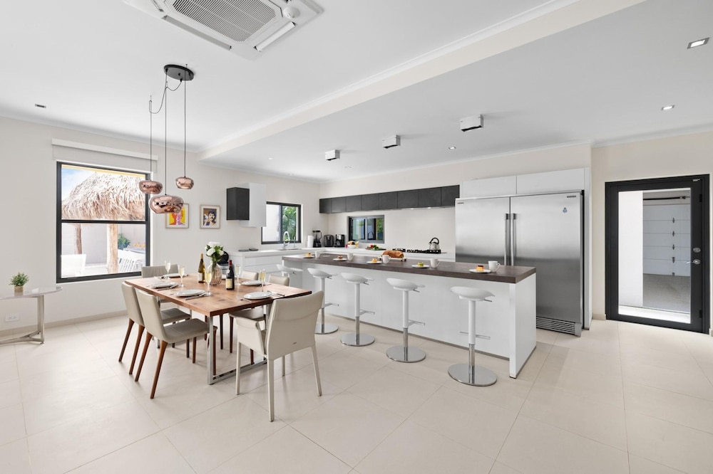 NEW Premium 4BR Large Pool Outdoor Kitchen