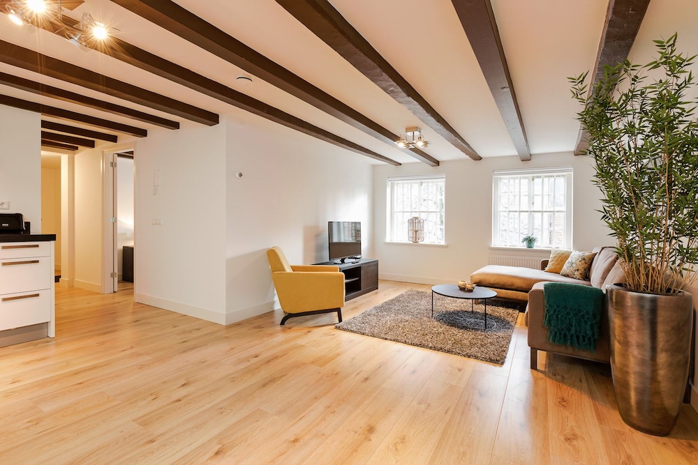 Canal Garden Apartment