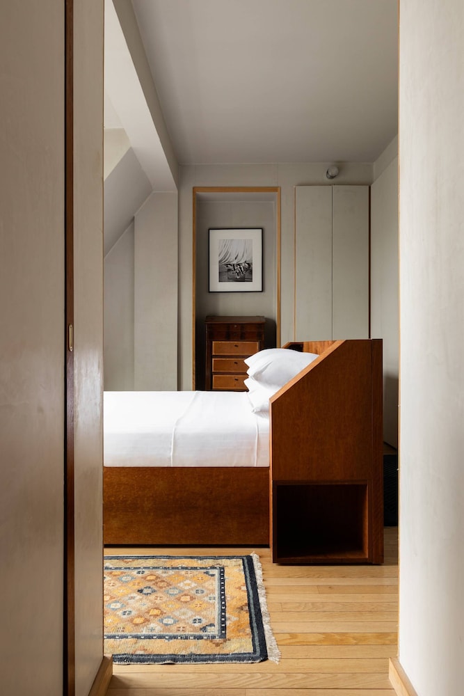 Pont Street IV by Onefinestay