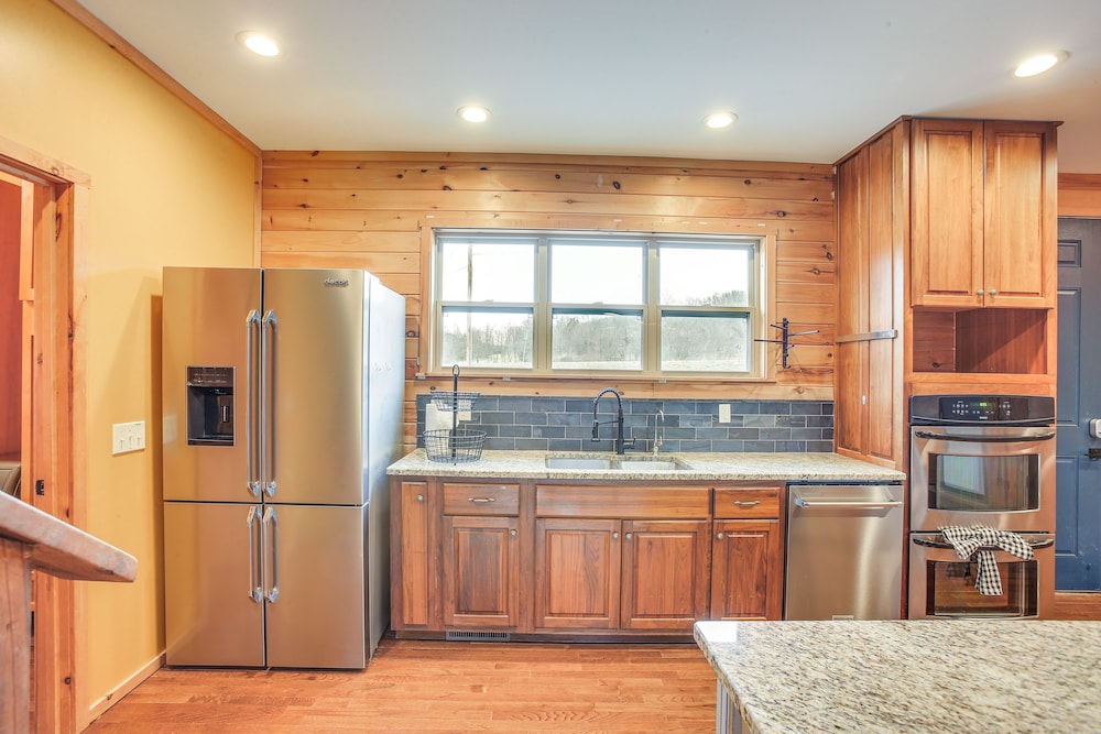 Bethpage Home w/ Private Hot Tub Game Room! - Property Image 5