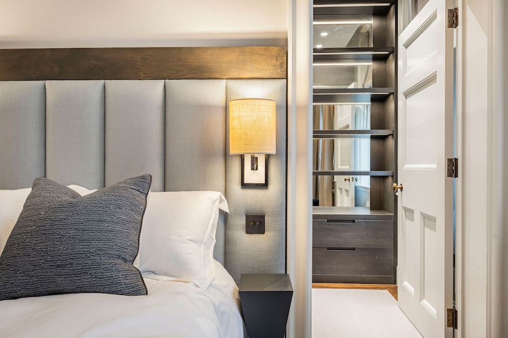 Mayfair Home Private Parking Central AC