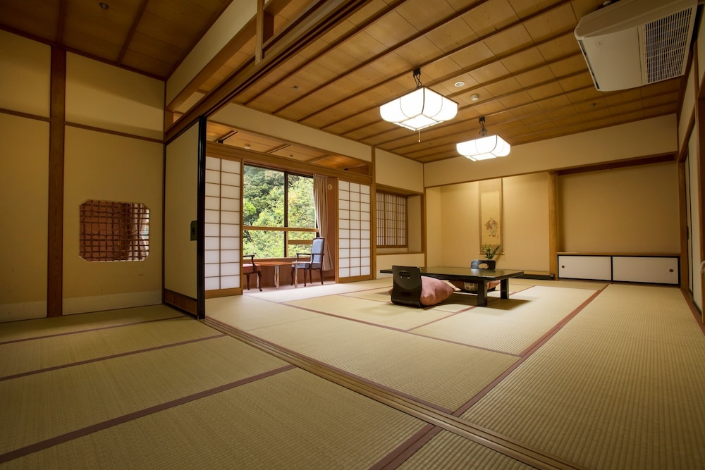Yamanaka Onsen Ohanami Kyubei