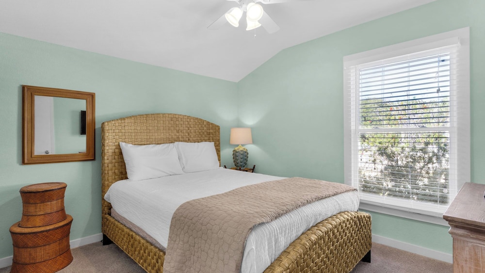Your Ideal Beach Getaway With Private Pool, Game Room and Close to Beach!