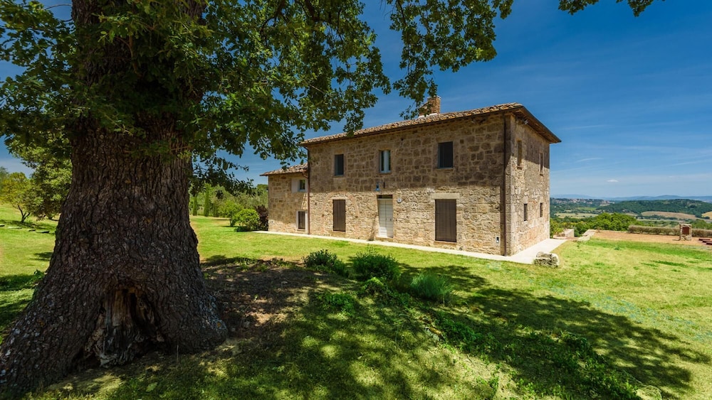 Terra Quercus 7 1 in Sarteano view 2