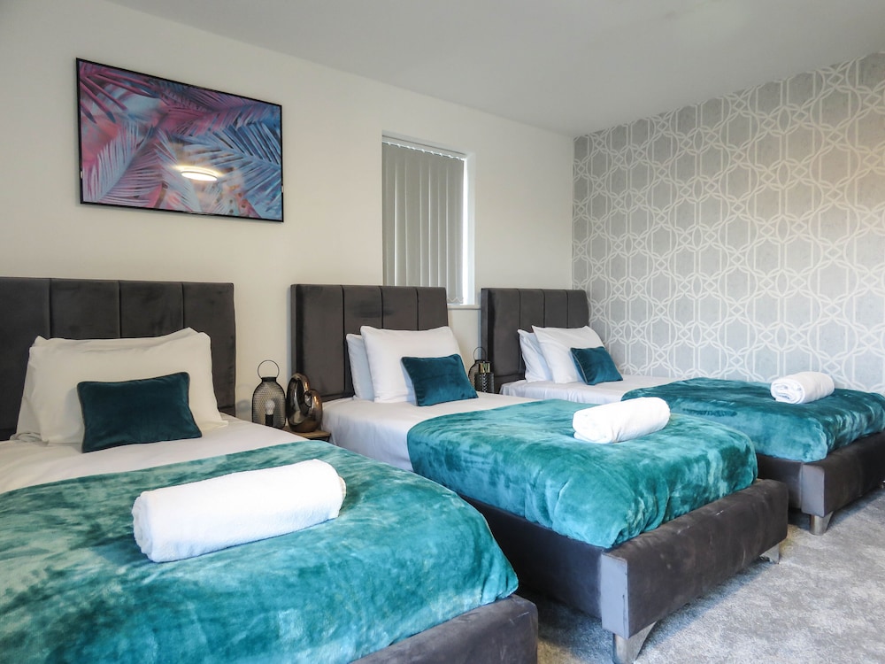 Tudors eSuites City Centre Apartment view 2