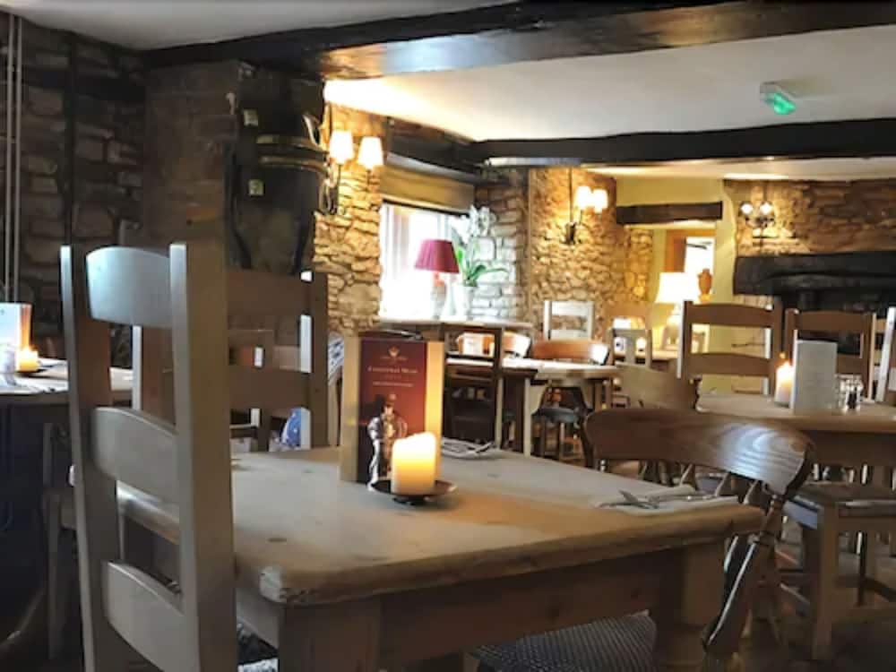 Chippenham Vacations - Crown Inn - Property Image 4
