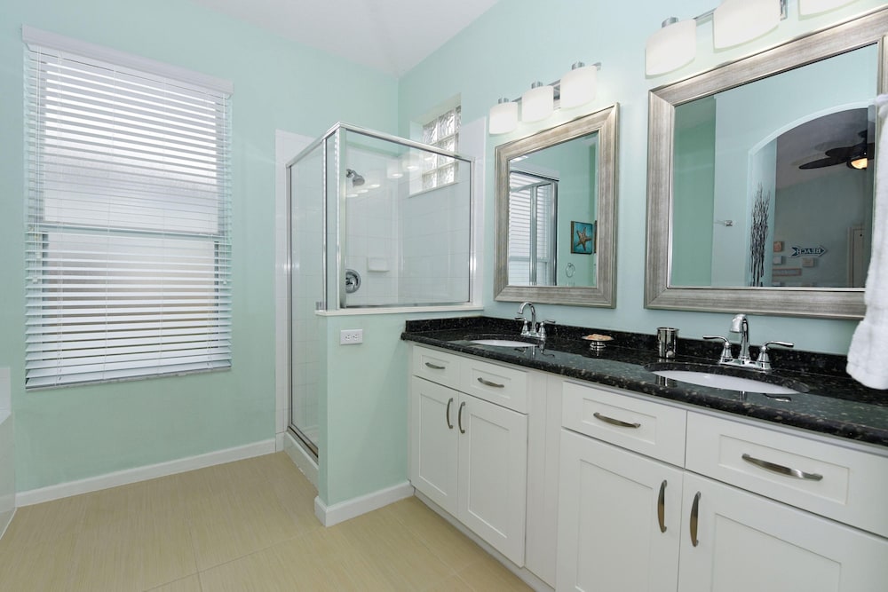 Caribbean Breeze Pool Home 3 Miles to Disney