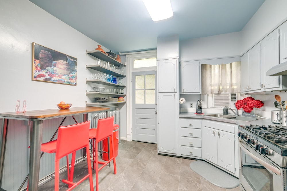 Historic Georgetown Townhome: Walkable Location!